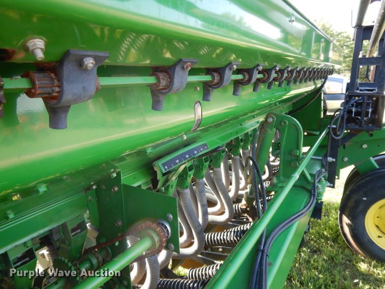 image for item DF5280 John Deere 455 grain drill