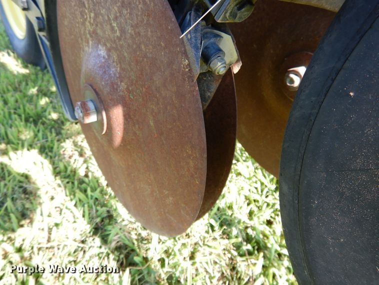 image for item DF5280 John Deere 455 grain drill