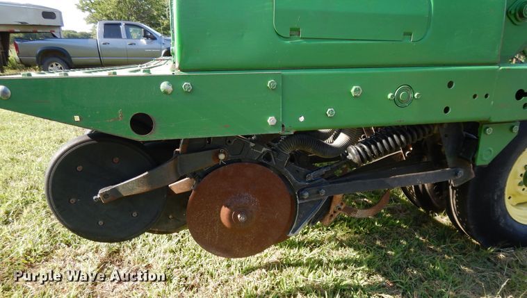 image for item DF5280 John Deere 455 grain drill