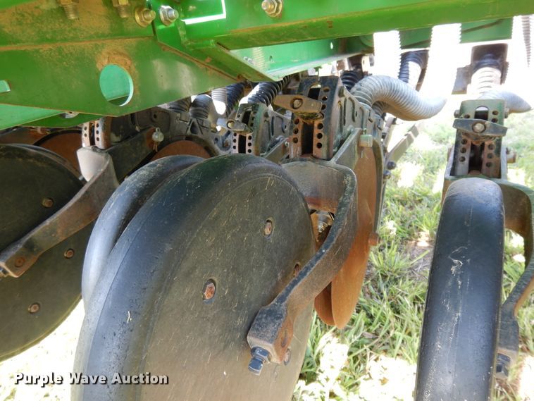 image for item DF5280 John Deere 455 grain drill
