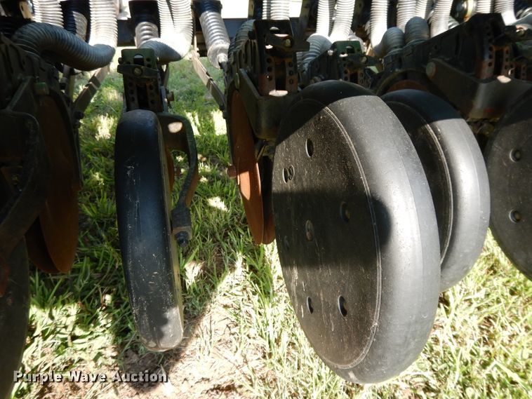 image for item DF5280 John Deere 455 grain drill