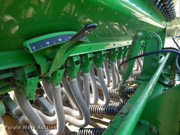 image for item DF5280 John Deere 455 grain drill