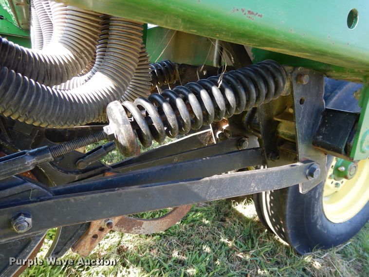image for item DF5280 John Deere 455 grain drill