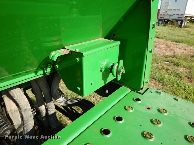 image for item DF5280 John Deere 455 grain drill