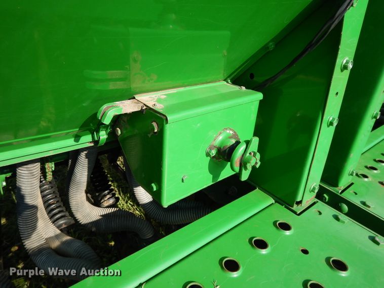 image for item DF5280 John Deere 455 grain drill