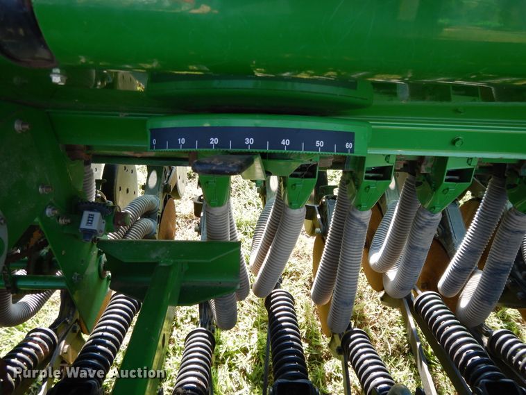 image for item DF5280 John Deere 455 grain drill