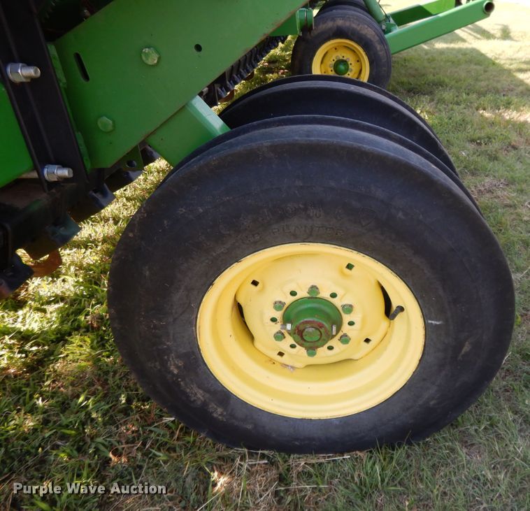 image for item DF5280 John Deere 455 grain drill