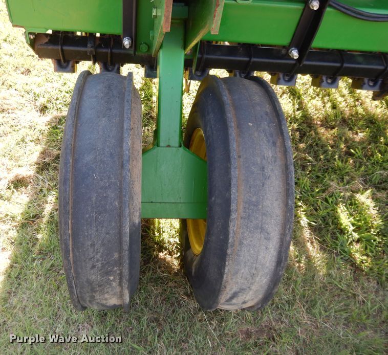 image for item DF5280 John Deere 455 grain drill