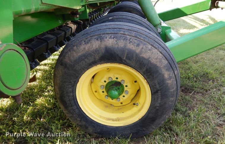 image for item DF5280 John Deere 455 grain drill