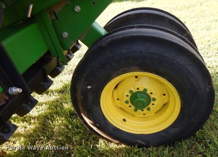 image for item DF5280 John Deere 455 grain drill