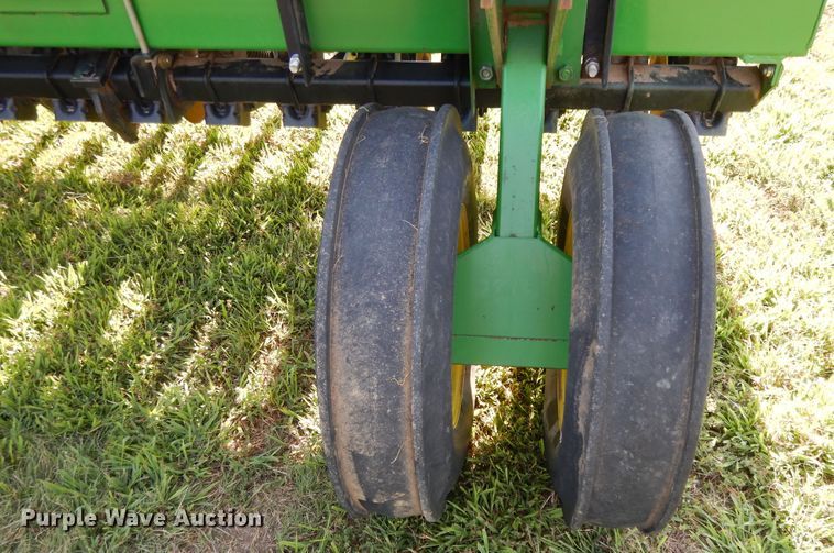 image for item DF5280 John Deere 455 grain drill