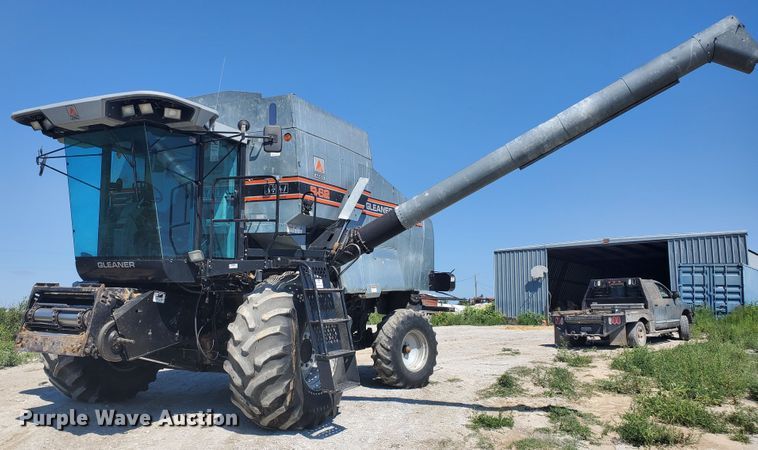 image for item DF5584 1994 Gleaner R62 combine