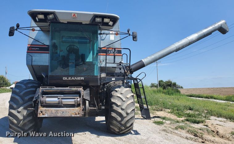 image for item DF5584 1994 Gleaner R62 combine