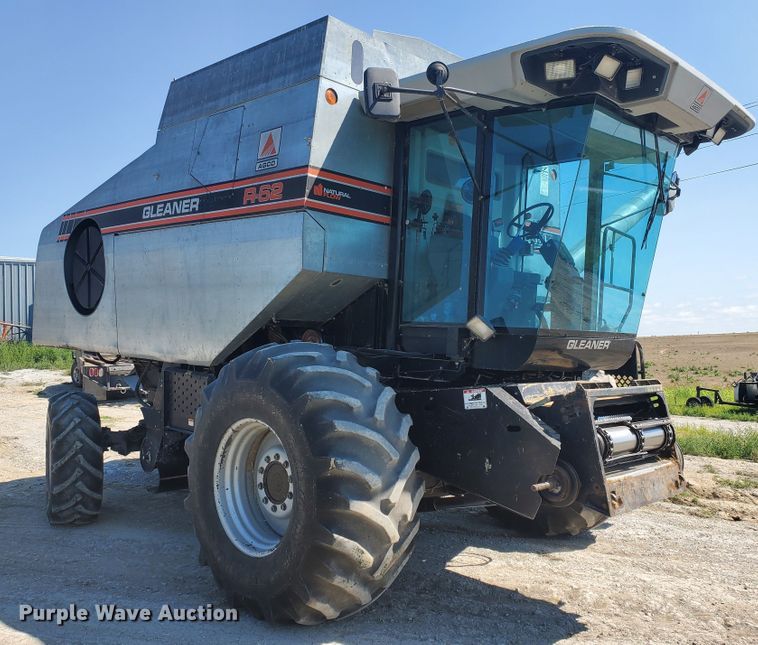 image for item DF5584 1994 Gleaner R62 combine