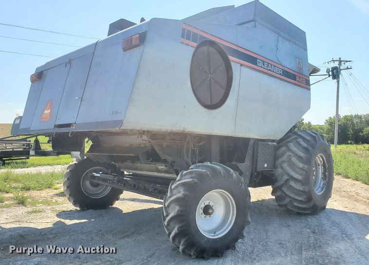image for item DF5584 1994 Gleaner R62 combine