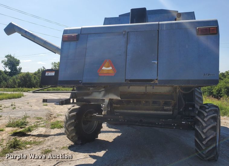 image for item DF5584 1994 Gleaner R62 combine
