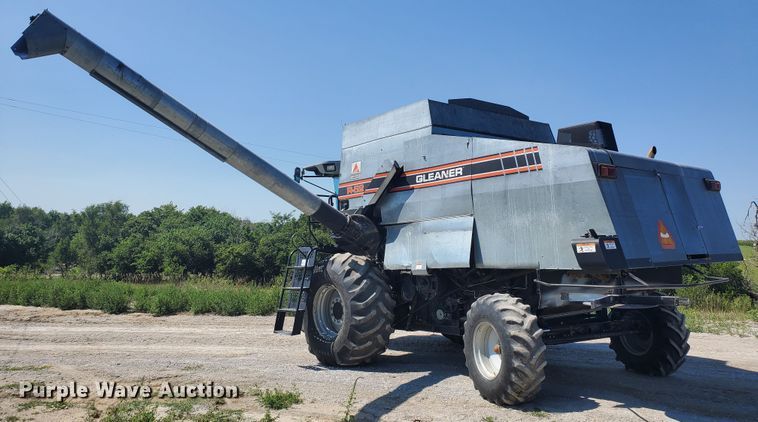 image for item DF5584 1994 Gleaner R62 combine