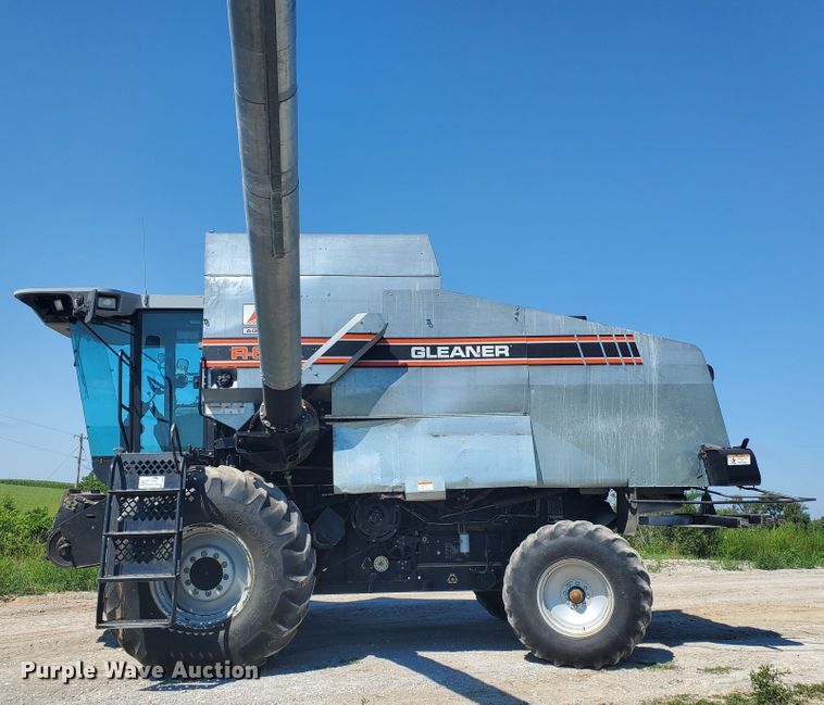 image for item DF5584 1994 Gleaner R62 combine