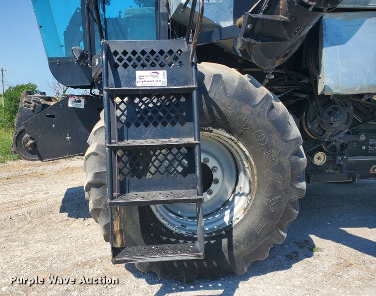 image for item DF5584 1994 Gleaner R62 combine