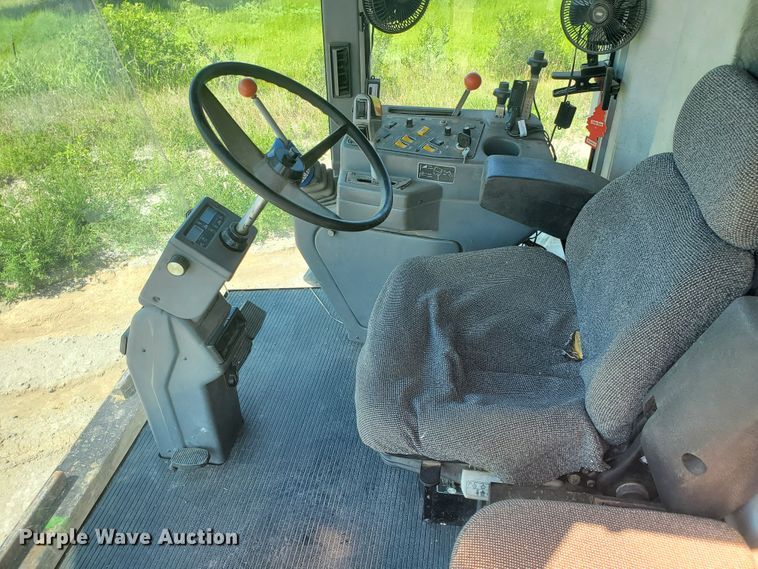 image for item DF5584 1994 Gleaner R62 combine