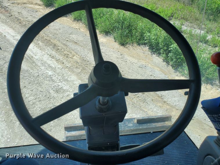 image for item DF5584 1994 Gleaner R62 combine