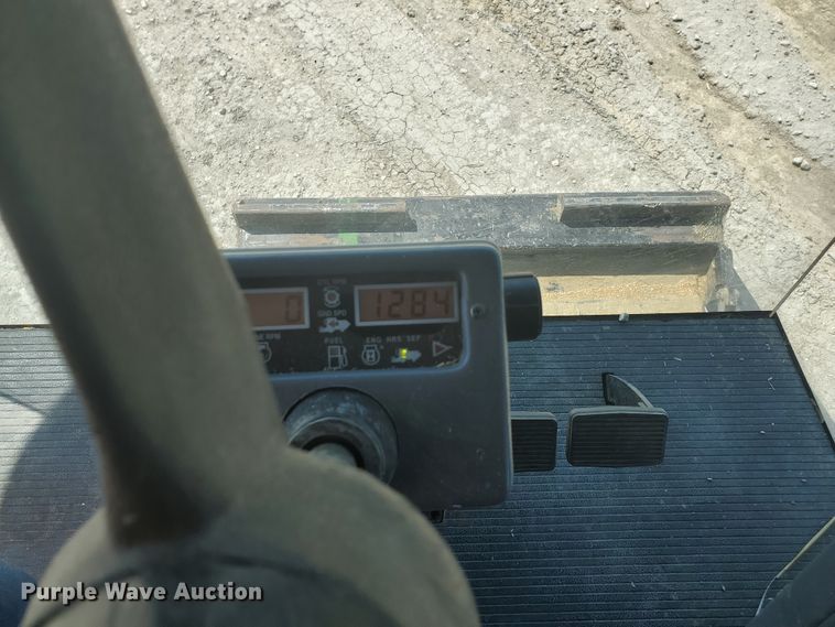 image for item DF5584 1994 Gleaner R62 combine