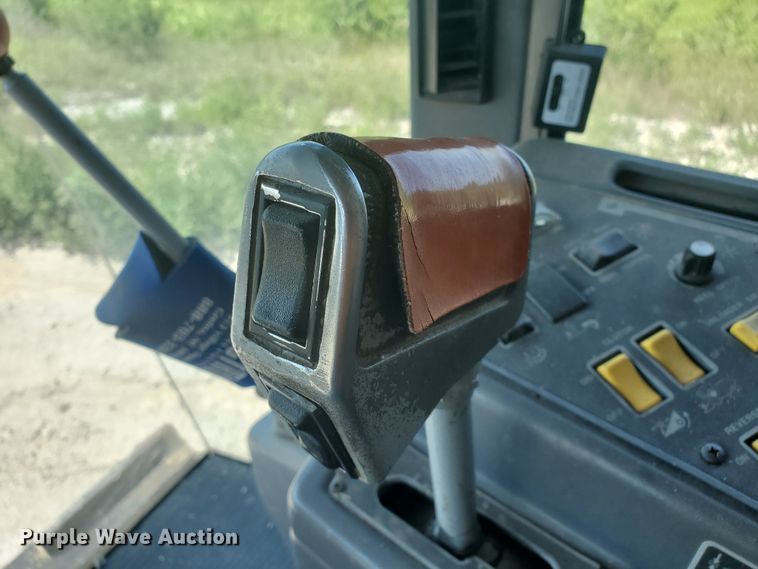 image for item DF5584 1994 Gleaner R62 combine