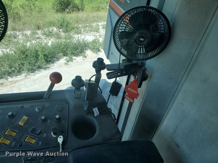 image for item DF5584 1994 Gleaner R62 combine