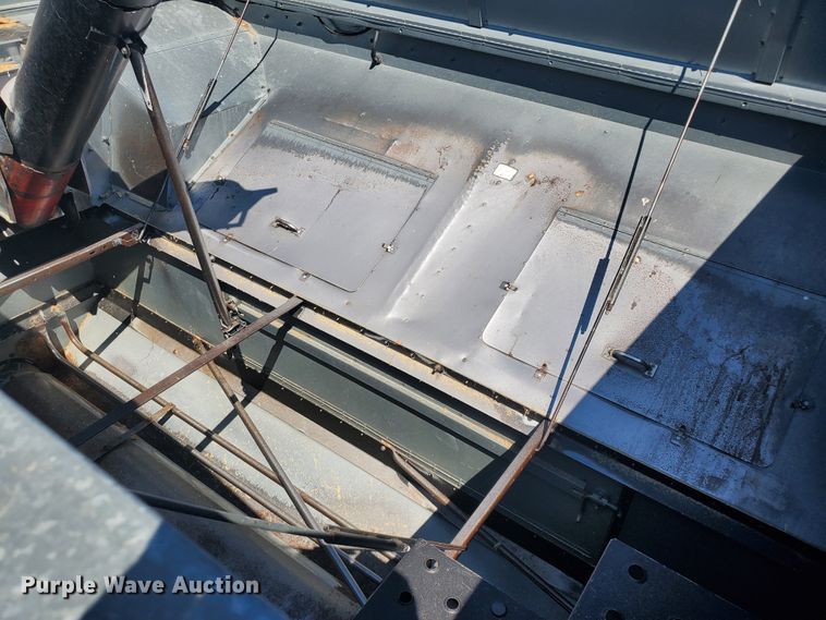 image for item DF5584 1994 Gleaner R62 combine