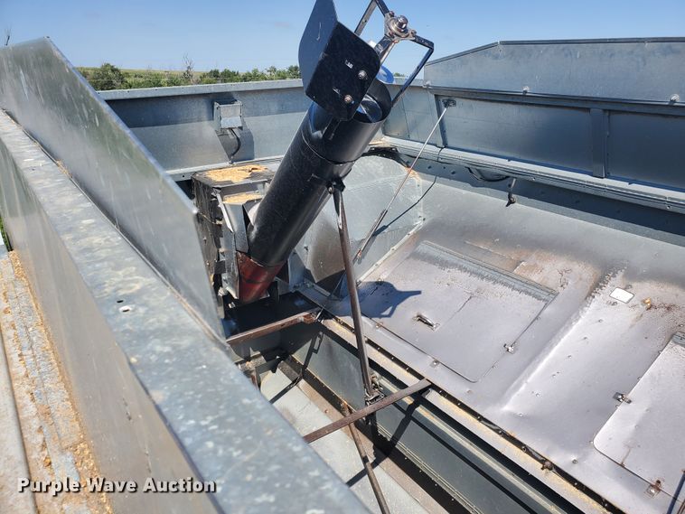 image for item DF5584 1994 Gleaner R62 combine