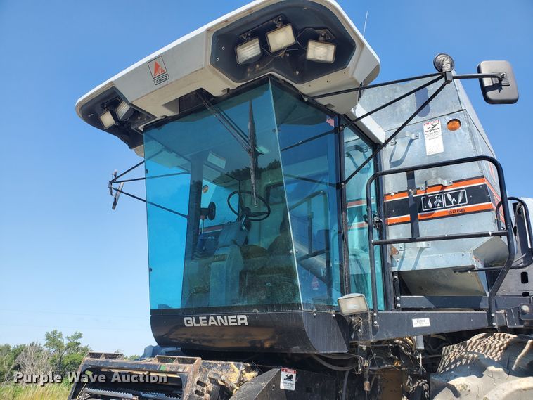 image for item DF5584 1994 Gleaner R62 combine