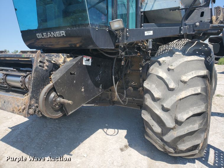 image for item DF5584 1994 Gleaner R62 combine