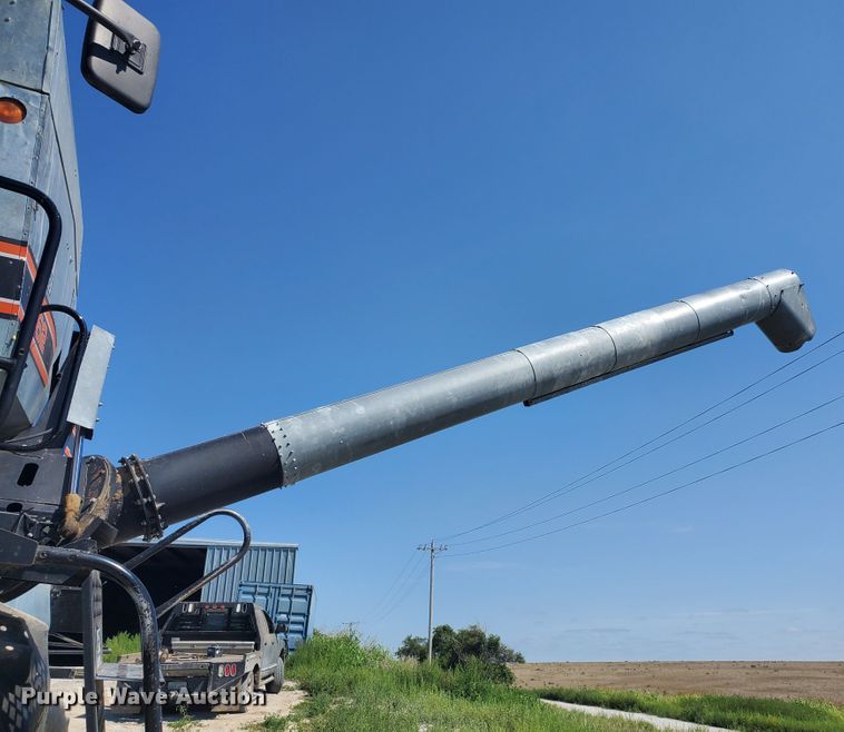 image for item DF5584 1994 Gleaner R62 combine