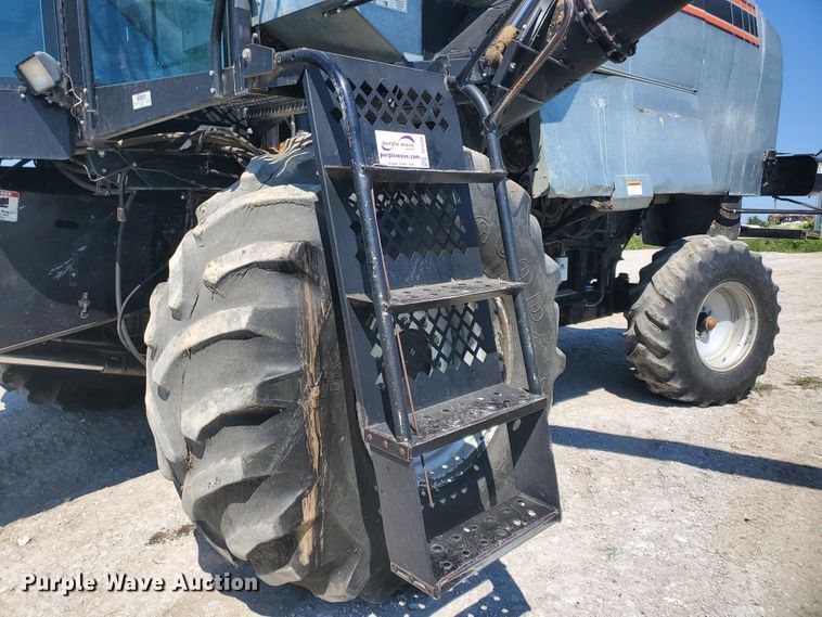 image for item DF5584 1994 Gleaner R62 combine