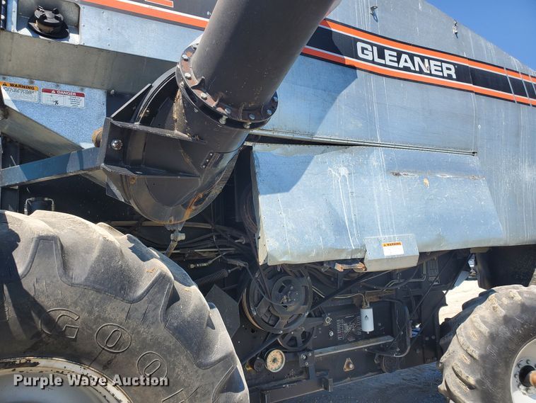image for item DF5584 1994 Gleaner R62 combine