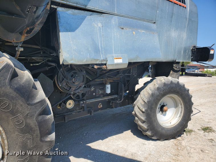 image for item DF5584 1994 Gleaner R62 combine