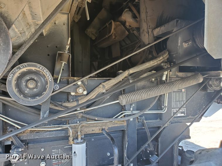 image for item DF5584 1994 Gleaner R62 combine