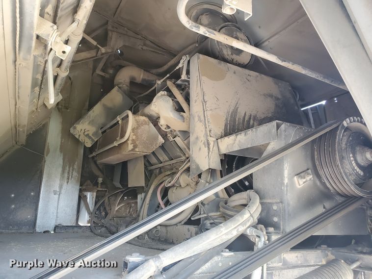 image for item DF5584 1994 Gleaner R62 combine