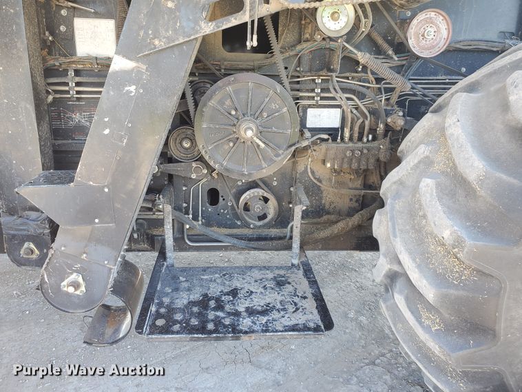 image for item DF5584 1994 Gleaner R62 combine