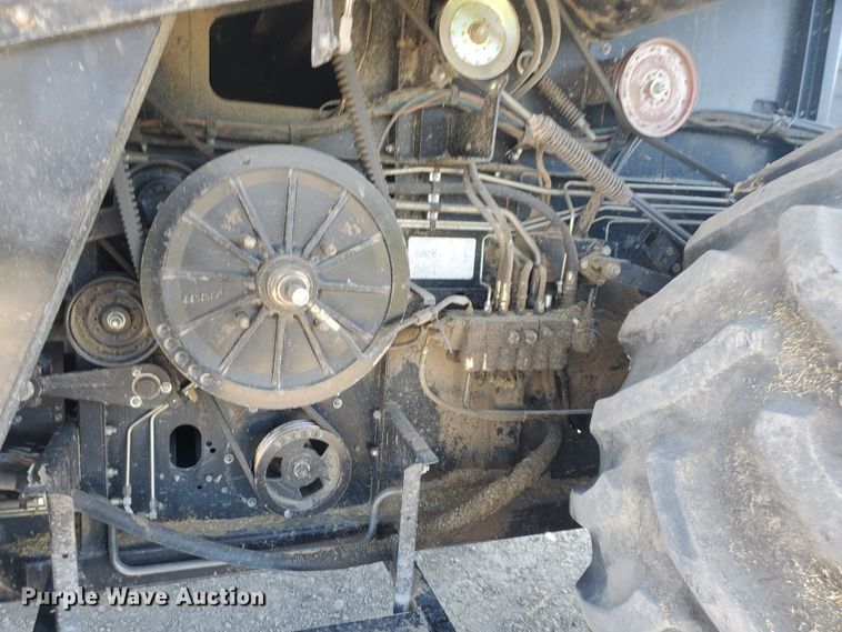 image for item DF5584 1994 Gleaner R62 combine