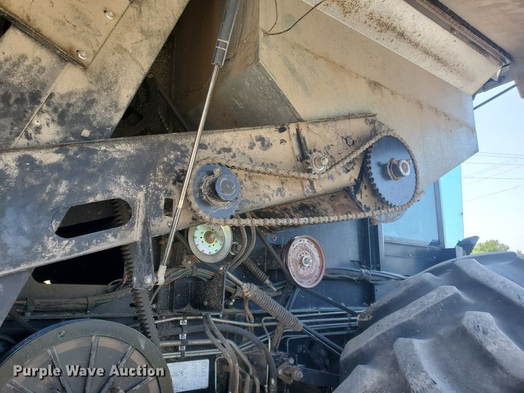 image for item DF5584 1994 Gleaner R62 combine