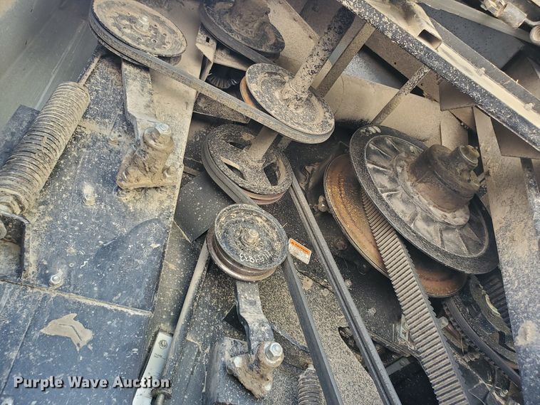 image for item DF5584 1994 Gleaner R62 combine