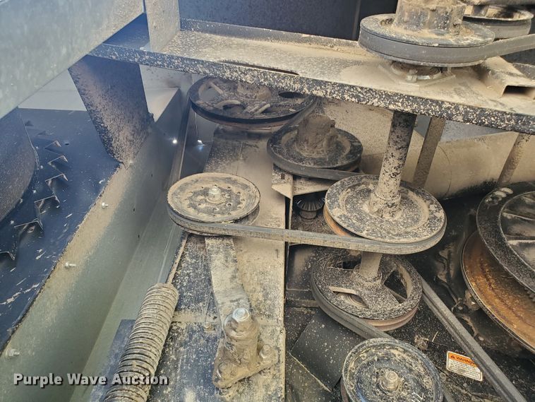 image for item DF5584 1994 Gleaner R62 combine