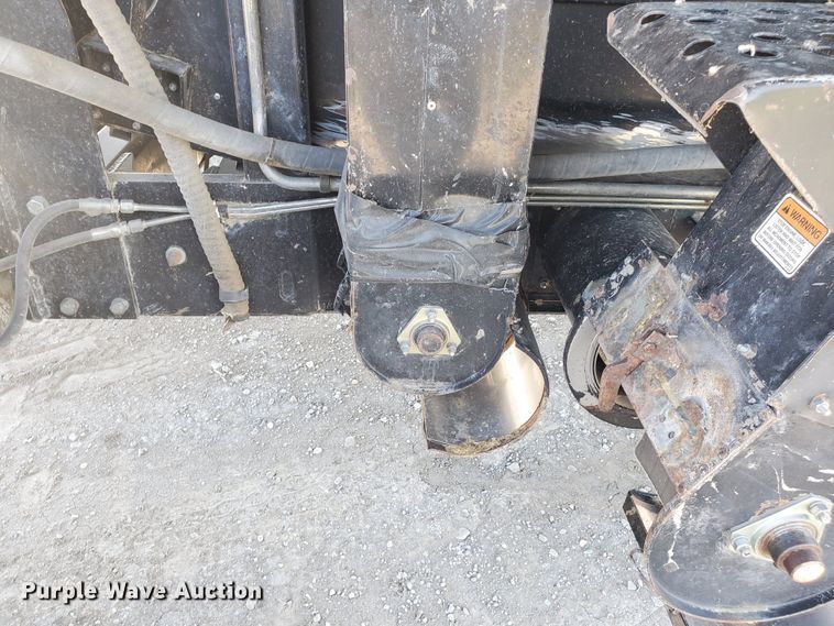 image for item DF5584 1994 Gleaner R62 combine