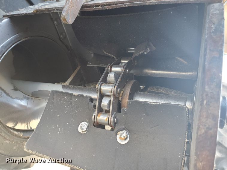 image for item DF5584 1994 Gleaner R62 combine