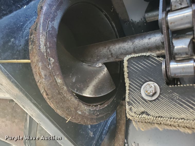 image for item DF5584 1994 Gleaner R62 combine