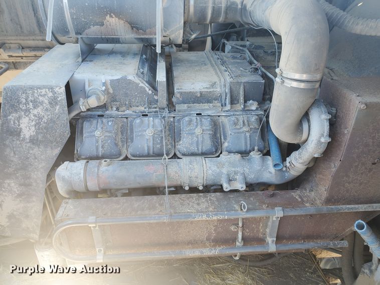 image for item DF5584 1994 Gleaner R62 combine