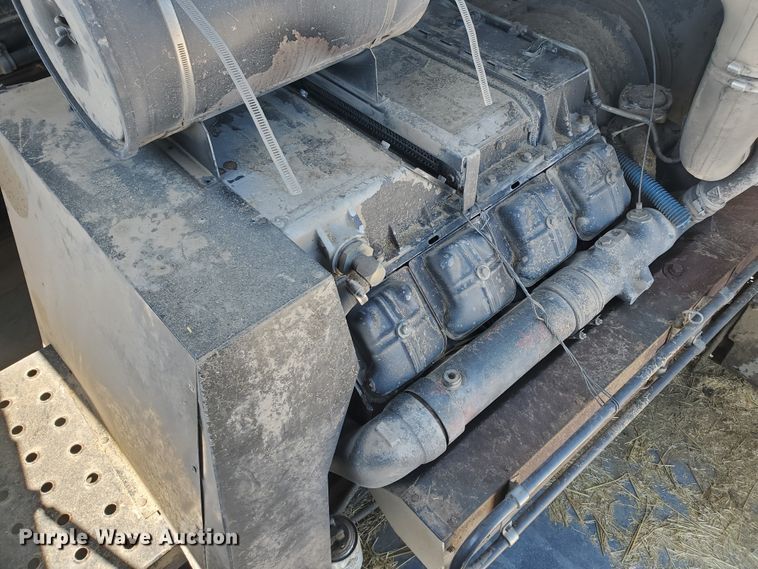 image for item DF5584 1994 Gleaner R62 combine