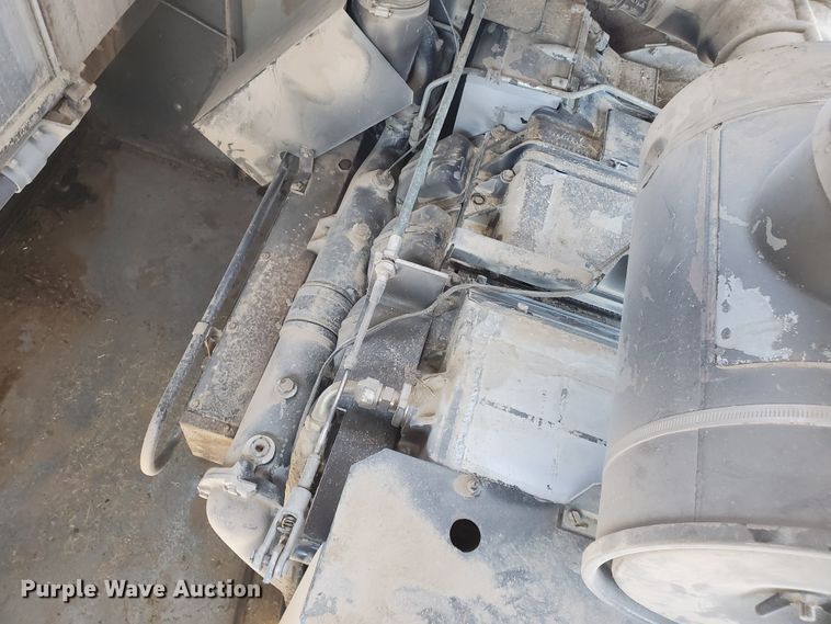 image for item DF5584 1994 Gleaner R62 combine