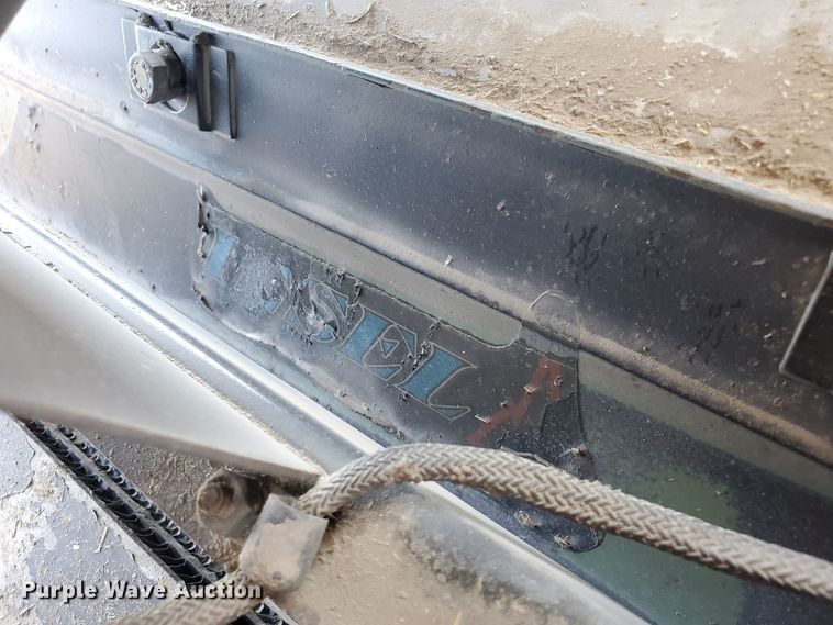 image for item DF5584 1994 Gleaner R62 combine